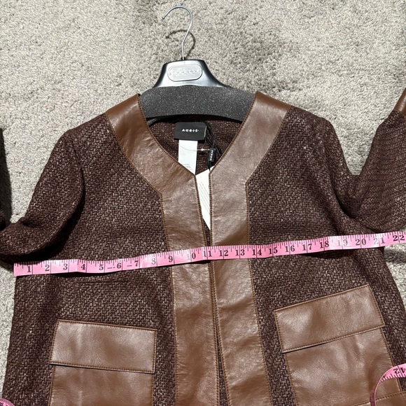 AKRIS NEW GATE Wool Blend Structured Tweed Jacket Lamb Leather Trim 14 $3,990.00 - Picture 9 of 16